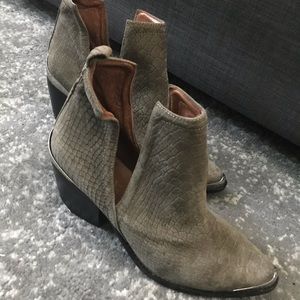 Gently work Jeffrey Campbell booties 8.5